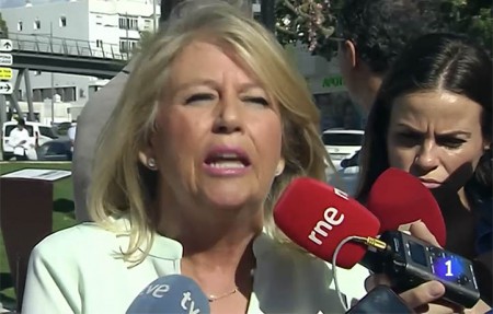 Muñoz sigue sin aclarar la intervención de su marido en la concesión de obras