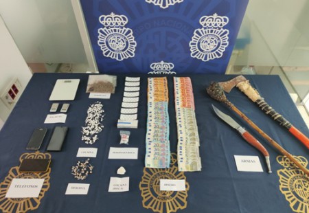 Dos detenidos en Marbella en un punto de venta de drogas en Las Albarizas