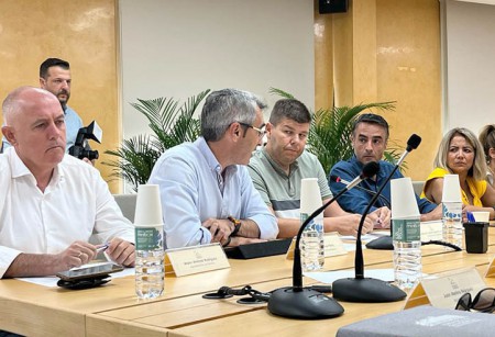 El PSOE critica que la prioridad del PP en Acosol ante la sequía sea subirse sueldos