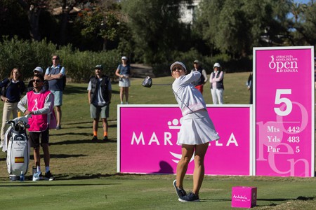 Ana Peláez se mete en la lucha por el triunfo en un mal día de Azahara