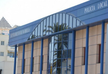 Absuelven a un policía local de Marbella por disparar a un conductor en 2017