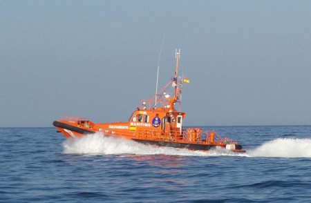 Salvamento Marítimo busca a dos jóvenes desaparecidos en Marbella
