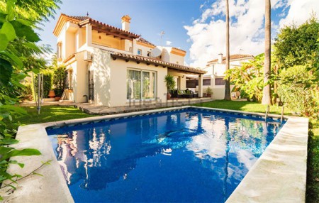 La alcaldesa de Marbella esperará para decidir sobre el llenado de piscinas