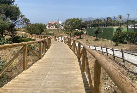 Muñoz inaugura el proyecto que tuvo que rectificar en las dunas de Marbella