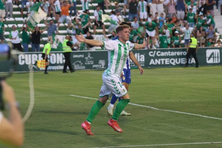 El Antequera vence a la Ponferradina y el Estepona se queda sin ascenso