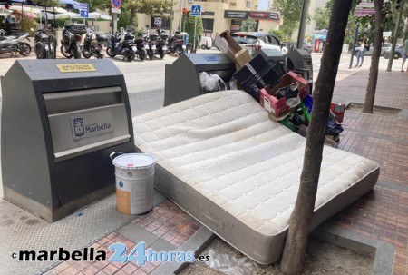 Marbella intensifica las sanciones por tirar la basura fuera de horario