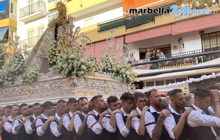 Marbella se vuelca con la procesión de la Virgen del Carmen Coronada