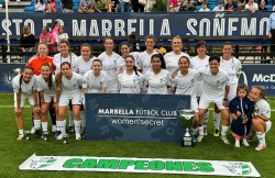 El Marbella FC femenino celebra el título de liga con goleada ante el Arunda (4-0)